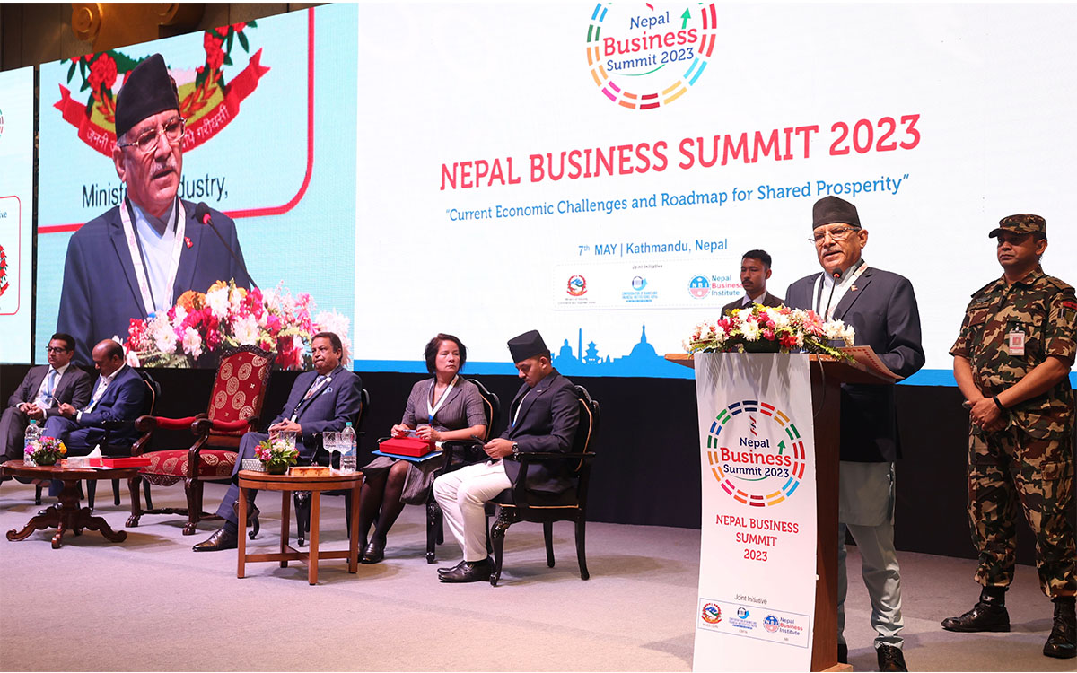 प्रधानमन्त्री प्रचण्डको प्रश्न– विदेशी विश्वविद्यालय नेपाल भित्र्याउन केले रोकेको छ ?