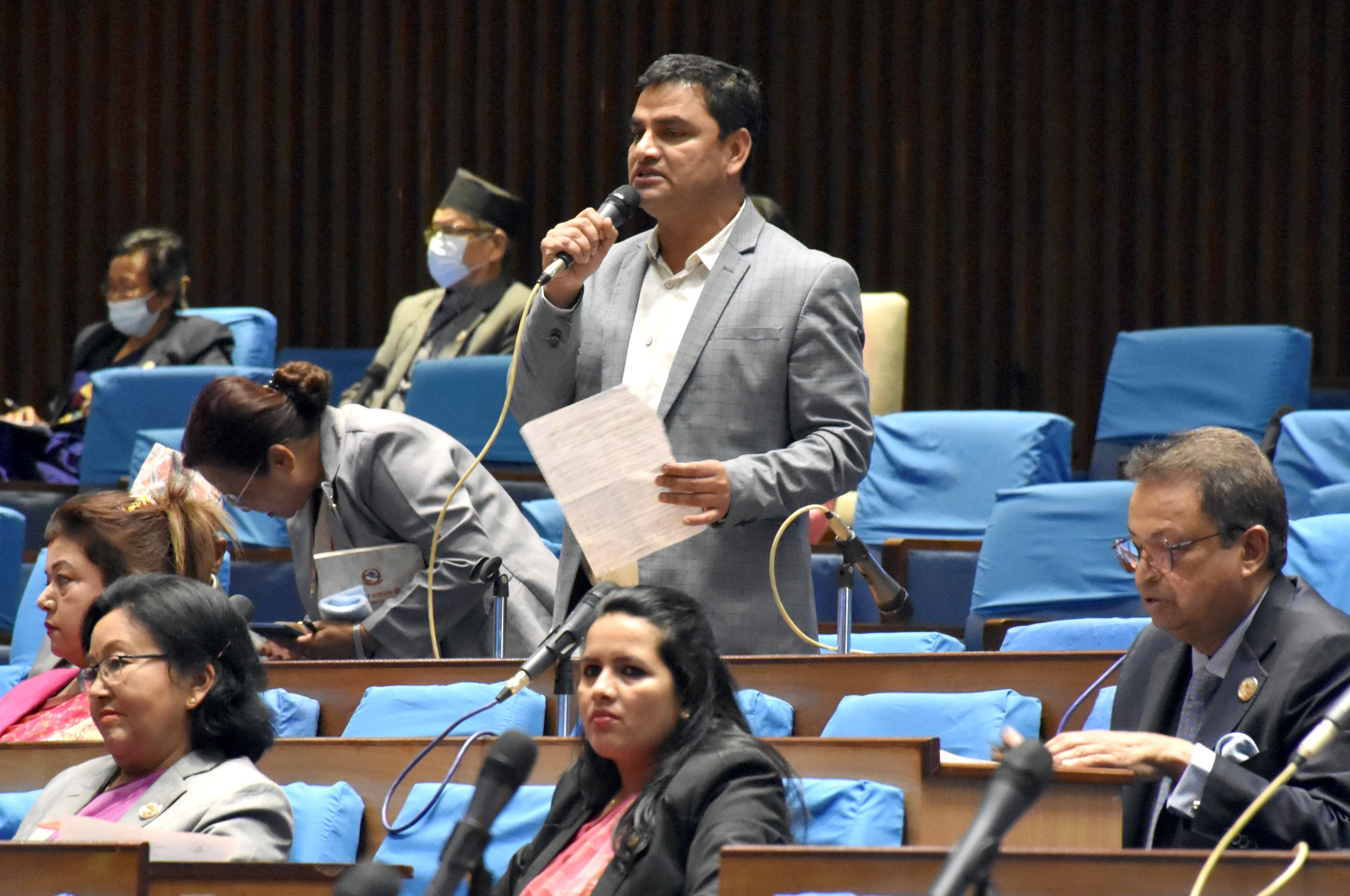 कांग्रेसले माग्यो गृहमन्त्री लामिछानेको राजीनामा