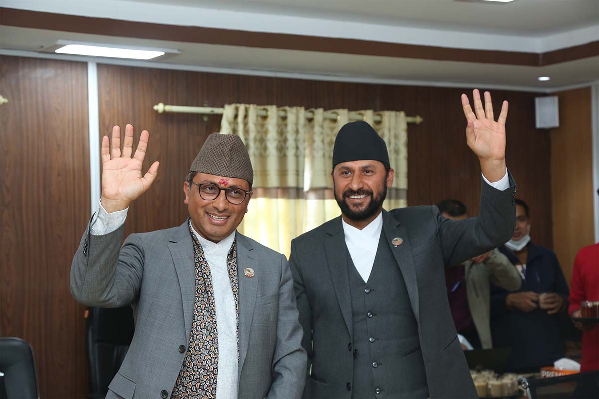 लामिछाने र वाग्लेले लिए शपथ, यादवले मंगलबार लिने 