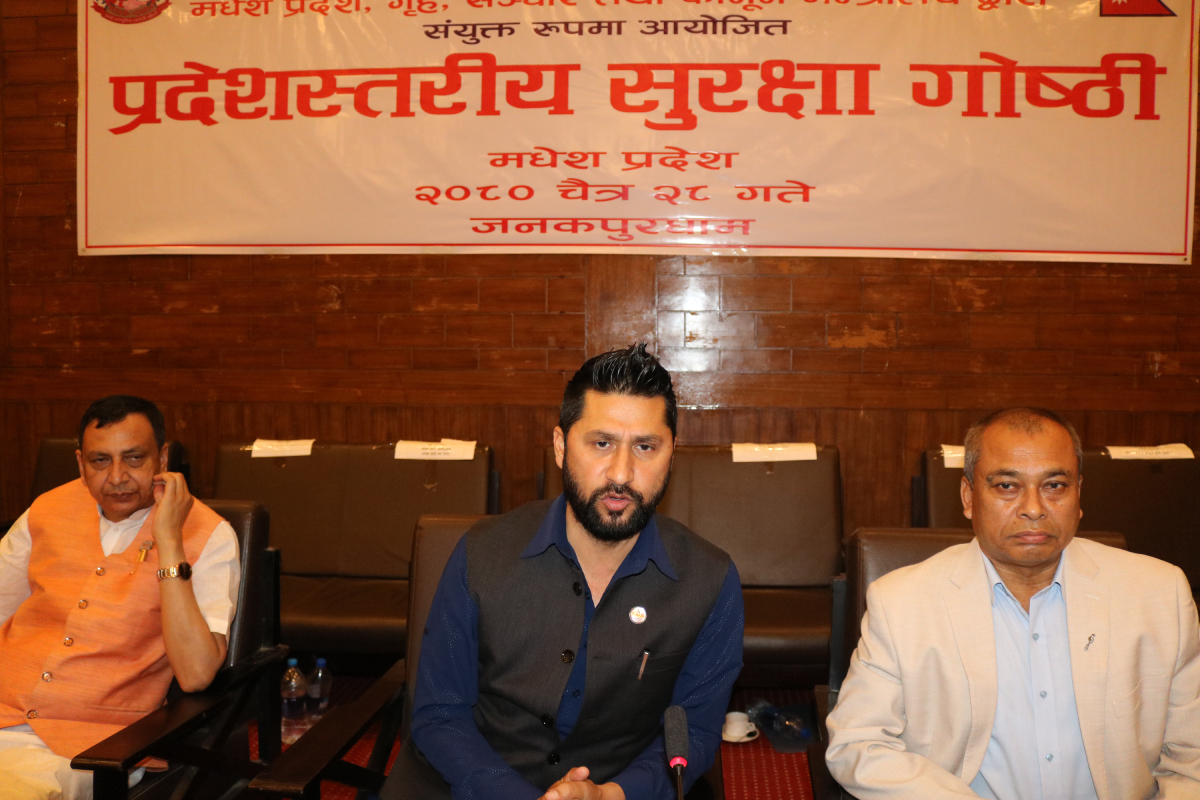 दबाब र प्रभावमा नपरी प्रभावकारी काम गर्नुस् : गृहमन्त्री