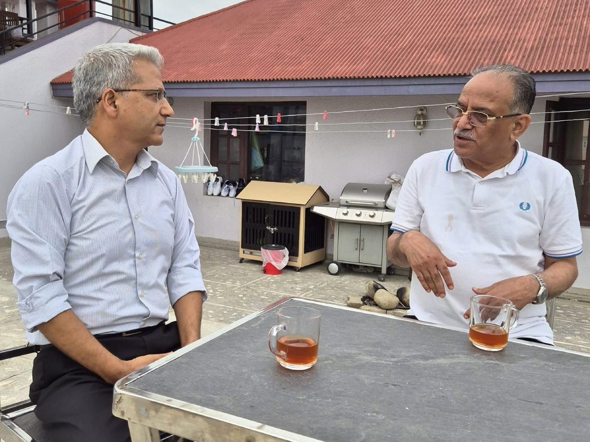 राजनीतिमा हलचल: के प्रचण्ड राजावादीसँग मिल्न खोजेका हुन्?