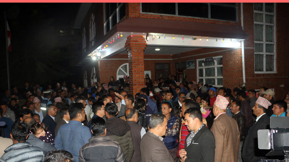 नवनिर्वाचित राष्ट्रपति पौडेल निवासमा बधाई दिनेहरूको भीड