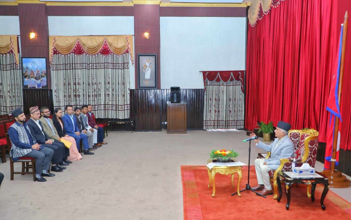 राष्ट्रपतिले रास्वपालाई भने— मन्त्रिपरिषदबाट आएको विषयलाई राष्ट्रपतिले इन्कार गर्न मिल्दैन, आममाफीबारे सरकारलाई नै प्रश्न गर्नुस्