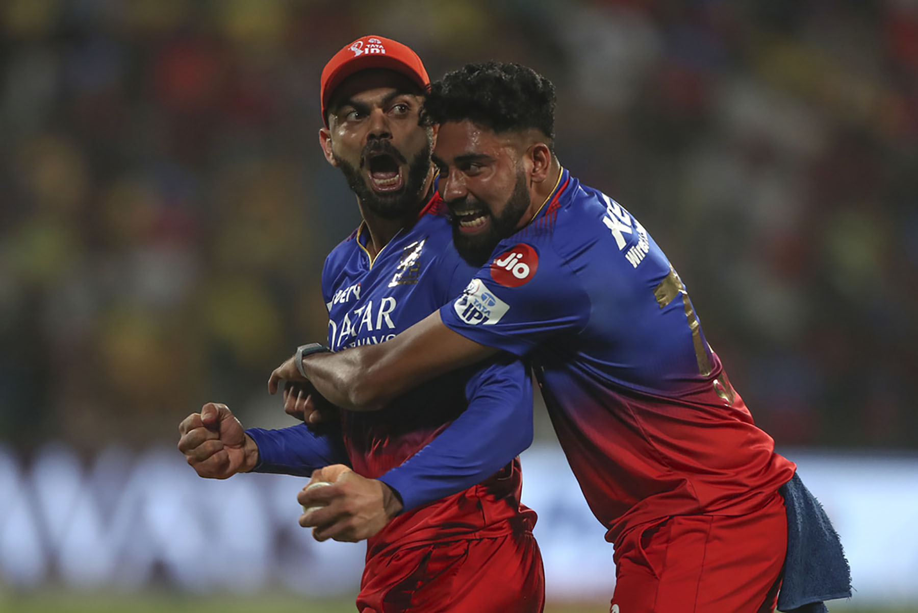 आरसीबी आईपीएलको प्लेअफमा, साविक बिजेता चेन्नई समूह चरणबाटै बाहिरियो