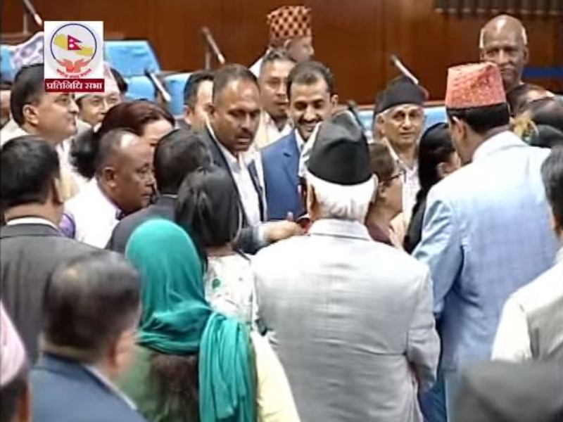 अर्थमन्त्रीलाई कांग्रेसले रोस्टममा जान रोकेपछि संसद्मा भयो धकेलाधकेल 