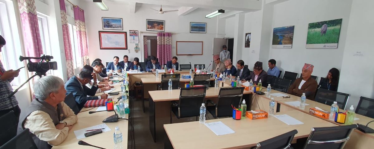 इजरायलमा नेपालीको अवस्थाबारे परराष्ट्रमन्त्री साउदले गरे संसदीय समितिमा ब्रिफिङ