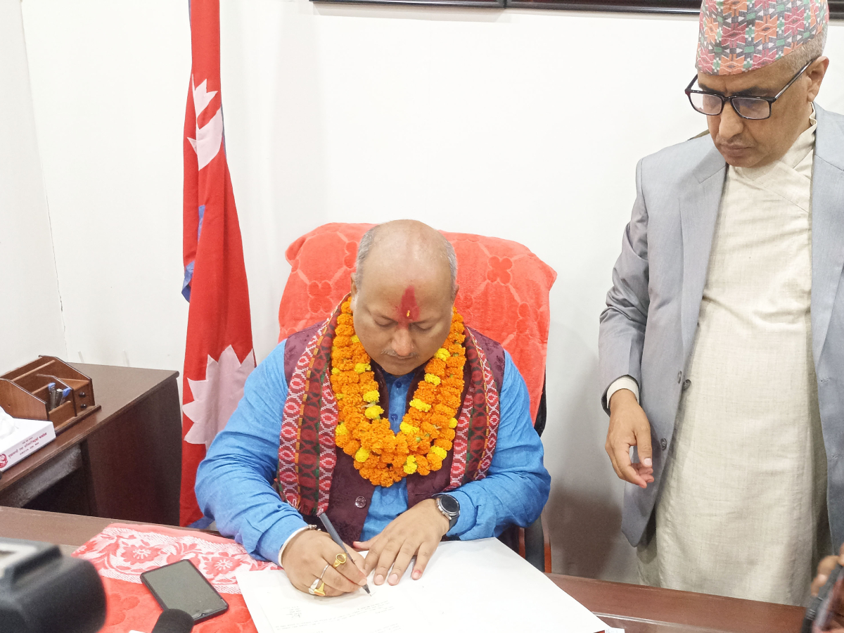 मधेसका मुख्यमन्त्री सिंहका योजनाः बाँझो जग्गा उपयोगदेखि पत्रकारको दुर्घटना बीमासम्म