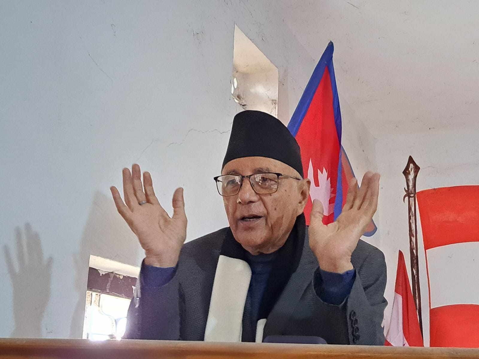 शेखरसँग कांग्रेस कार्यकर्ताको आक्रोश— हाम्रै साथी मार्नेसँग कसरी सँगै हिँड्ने ?