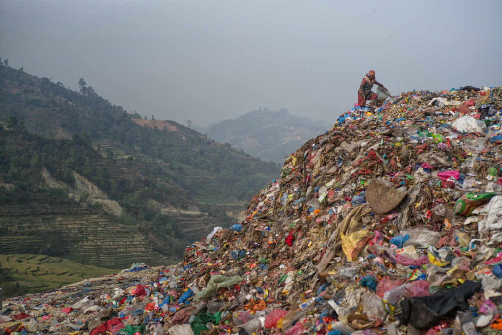 सिसडोलको फोहोरमा स्थानीय सरकारको राजनीति, प्रभावितका मागको बेवास्ता