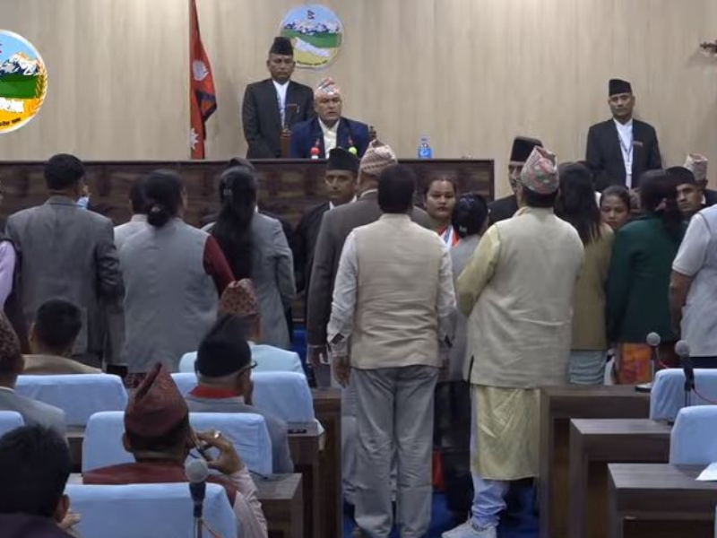 सुदूरपश्चिम प्रदेश सभाको बैठकमा कांग्रेस र नाउपा रेशम पक्षको अवरोध, ३० मिनेटका लागि स्थगित 