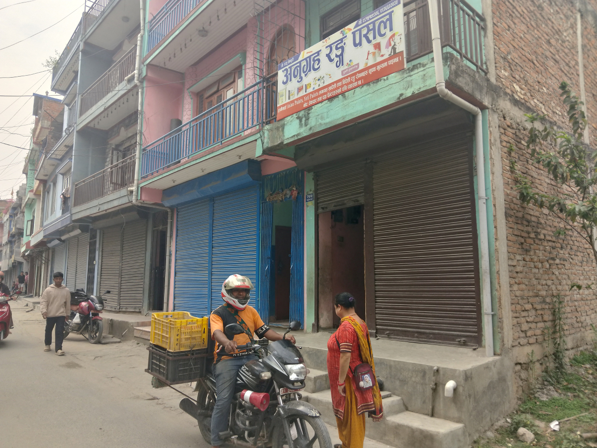 आर्थिक मन्दीले घर बन्न छाडेपछि वैकल्पिक पेसामा तनहुँका श्रमिकहरु