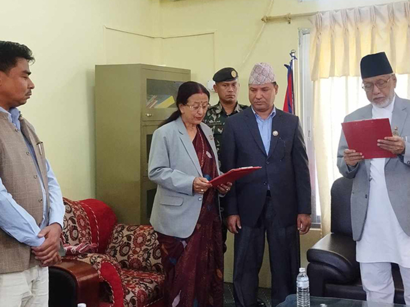 सुदूरपश्चिमः यसअघि चित्त दुखाएकी नाउपाकी टीकालाई कृषि मन्त्रीको जिम्मेवारी, लिइन् शपथ 