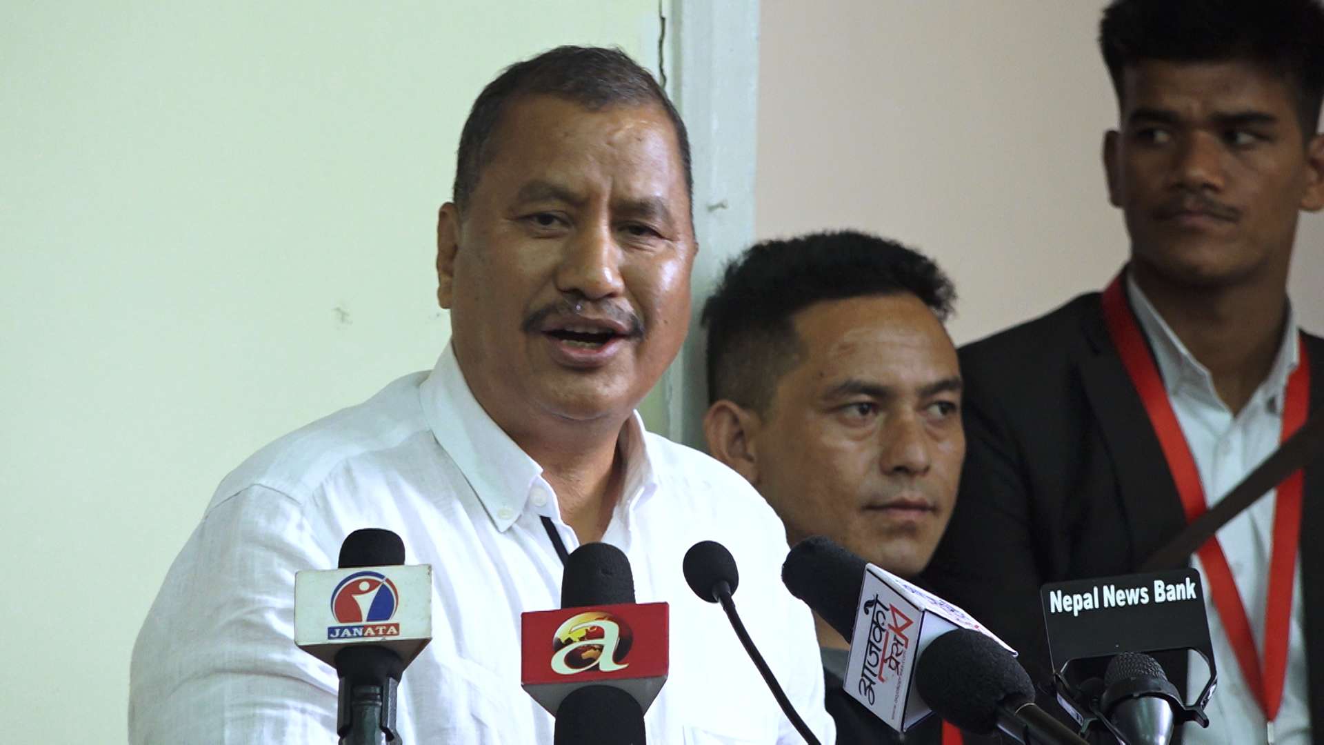 जोसँग बन्दुक छैन उसलाई बन्दुके भनियो : विप्लव